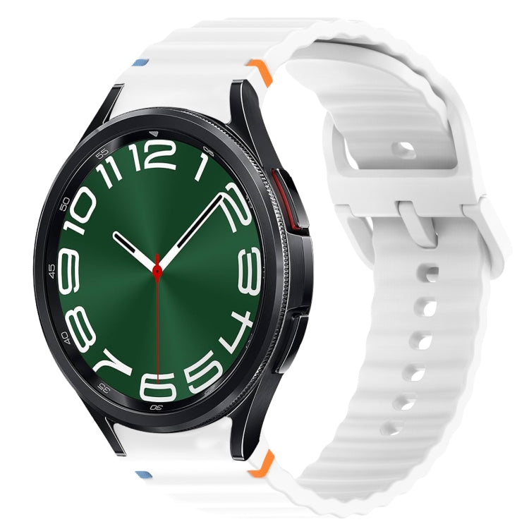 สายรัดนาฬิกาซิลิโคนลายเม็ดคลื่นเย็บพร้อมระบบปลดเร็ว สำหรับ Samsung Galaxy Watch FE ขนาด 40 มม., สำหรับ Samsung Galaxy Watch 7 ขนาด 44 มม., สำหรับ Samsung Galaxy Watch 7 ขนาด 40 มม., สำหรับ Samsung Galaxy Watch 6 Classic ขนาด 47 มม.
