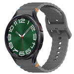 สายรัดนาฬิกาซิลิโคนลายเม็ดคลื่นเย็บพร้อมระบบปลดเร็ว สำหรับ Samsung Galaxy Watch 6 ขนาด 44 มม., สำหรับ Samsung Galaxy Watch 6 ขนาด 40 มม., สำหรับ Samsung Galaxy Watch 6 Classic ขนาด 43 มม., สำหรับ Samsung Galaxy Watch 5 Pro Golf Edition