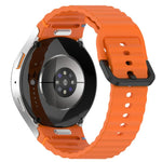 สายซิลิโคนลายเกรนคลื่นเย็บพร้อมบัคเคิลสีดำ สำหรับ Samsung Galaxy Watch 5 40 / 44 มม., สำหรับ Samsung Galaxy Watch 5 Pro, สำหรับ Samsung Galaxy Watch 4 40 / 44 มม., สำหรับ Samsung Galaxy Watch 4 Classic 42 / 46 มม.
