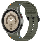 สายซิลิโคนลายเกรนคลื่นเย็บพร้อมบัคเคิลสีดำ สำหรับ Samsung Galaxy Watch 5 40 / 44 มม., สำหรับ Samsung Galaxy Watch 5 Pro, สำหรับ Samsung Galaxy Watch 4 40 / 44 มม., สำหรับ Samsung Galaxy Watch 4 Classic 42 / 46 มม.