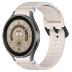 สายซิลิโคนลายเกรนคลื่นเย็บพร้อมบัคเคิลสีดำ สำหรับ Samsung Galaxy Watch 5 40 / 44 มม., สำหรับ Samsung Galaxy Watch 5 Pro, สำหรับ Samsung Galaxy Watch 4 40 / 44 มม., สำหรับ Samsung Galaxy Watch 4 Classic 42 / 46 มม.