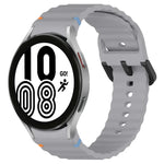สายซิลิโคนลายเกรนคลื่นเย็บพร้อมบัคเคิลสีดำ สำหรับ Samsung Galaxy Watch 5 40 / 44 มม., สำหรับ Samsung Galaxy Watch 5 Pro, สำหรับ Samsung Galaxy Watch 4 40 / 44 มม., สำหรับ Samsung Galaxy Watch 4 Classic 42 / 46 มม.
