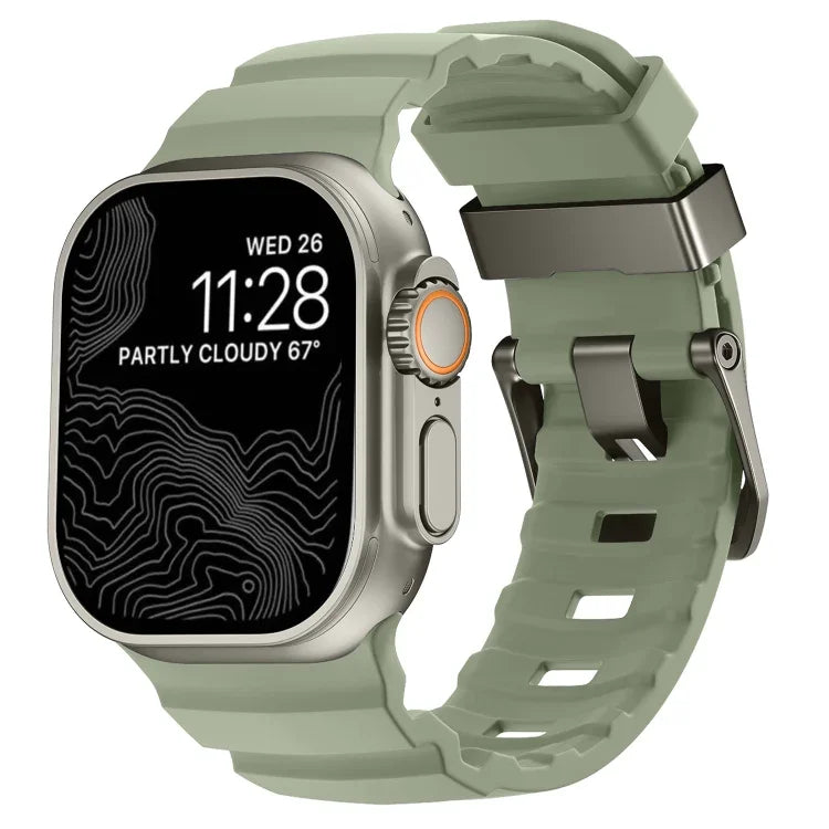 สายรัดนาฬิกาซิลิโคนหนาหัวเข็มขัดสีเทา Wild Path สำหรับ Apple Watch 46 มม. / 49 มม. / 45 มม. / 44 มม.