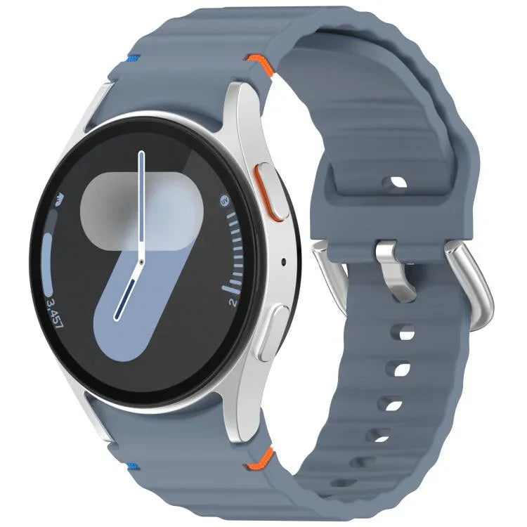 สายรัดนาฬิกาซิลิโคนลายคลื่นเย็บหัวเข็มขัดเงิน สำหรับ Samsung Galaxy Watch 7 40 / 44mm