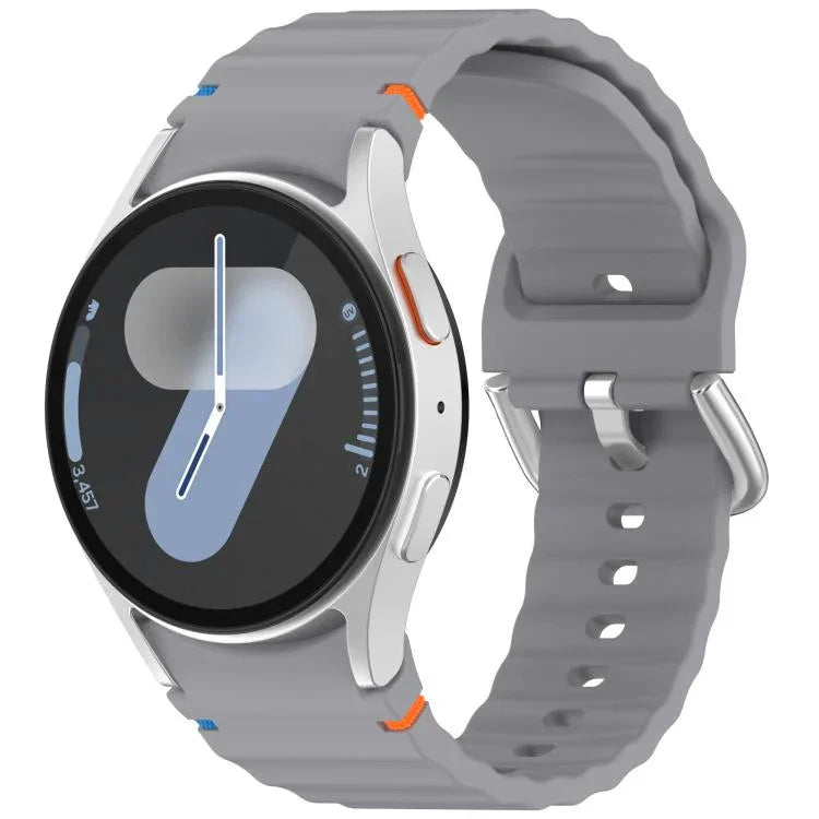 สายรัดนาฬิกาซิลิโคนลายคลื่นเย็บหัวเข็มขัดเงิน สำหรับ Samsung Galaxy Watch 7 40 / 44mm