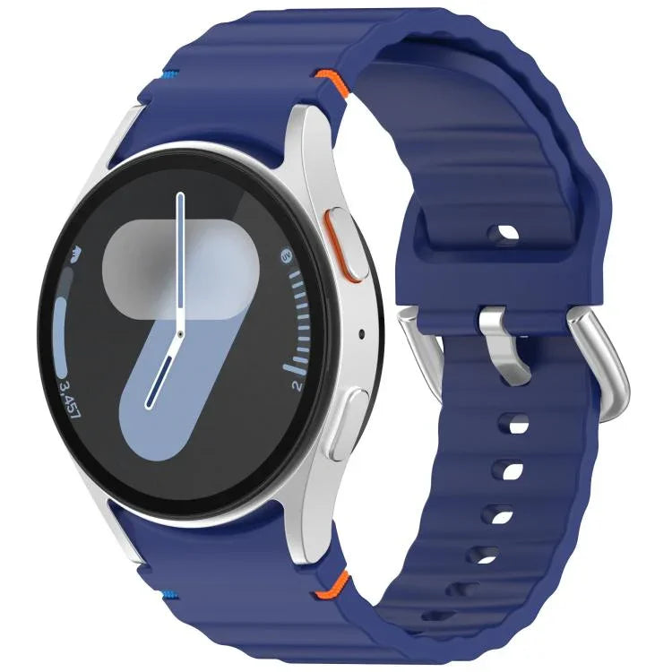 สายรัดนาฬิกาซิลิโคนลายคลื่นเย็บหัวเข็มขัดเงิน สำหรับ Samsung Galaxy Watch 7 40 / 44mm