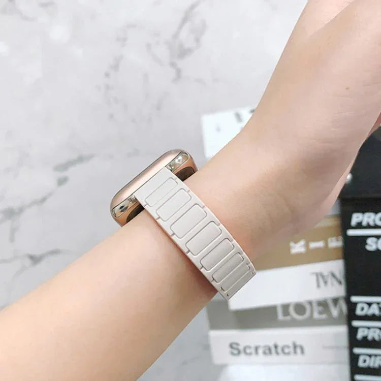 สายรัดนาฬิกาซิลิโคนแม่เหล็กทรงตัวไอสามเม็ด สำหรับ Apple Watch 46mm / 49mm / 45mm / 44mm, สำหรับ Apple Watch 42mm / 41mm / 40mm / 38mm