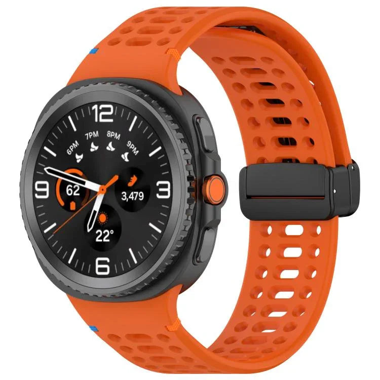 สายรัดนาฬิกาซิลิโคนเย็บระบายอากาศหัวเข็มขัดสีดำแม่เหล็ก สำหรับ Samsung Galaxy Watch8 / Watch8 Classic