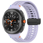 สายรัดนาฬิกาซิลิโคนเย็บระบายอากาศหัวเข็มขัดสีดำแม่เหล็ก สำหรับ Samsung Galaxy Watch8 / Watch8 Classic
