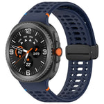 สายรัดนาฬิกาซิลิโคนเย็บระบายอากาศหัวเข็มขัดสีดำแม่เหล็ก สำหรับ Samsung Galaxy Watch8 / Watch8 Classic