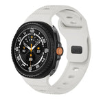 สายรัดนาฬิกาซิลิโคนหัวเข็มขัดสีดำลายจุด สำหรับ Samsung Galaxy Watch8 / Watch8 Classic