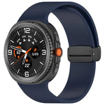 สายรัดนาฬิกาซิลิโคนหัวเข็มขัดแม่เหล็กลายสก็อตเล็ก สำหรับ Samsung Galaxy Watch8 / Watch8 Classic