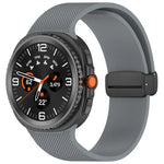สายรัดนาฬิกาซิลิโคนหัวเข็มขัดแม่เหล็กลายสก็อตเล็ก สำหรับ Samsung Galaxy Watch8 / Watch8 Classic
