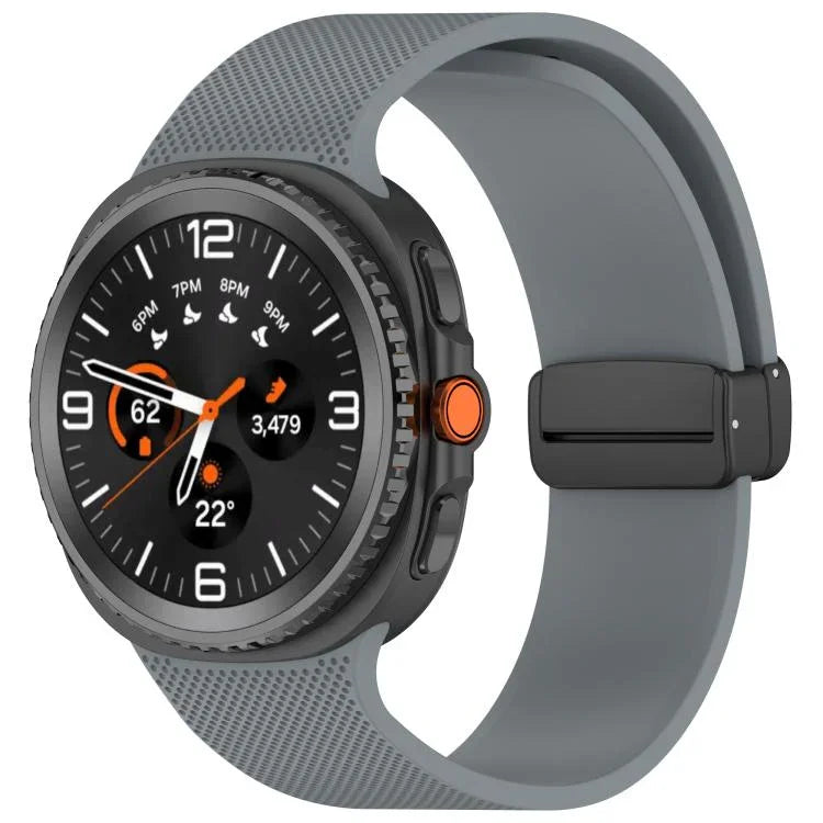 สายรัดนาฬิกาซิลิโคนหัวเข็มขัดแม่เหล็กลายสก็อตเล็ก สำหรับ Samsung Galaxy Watch8 / Watch8 Classic