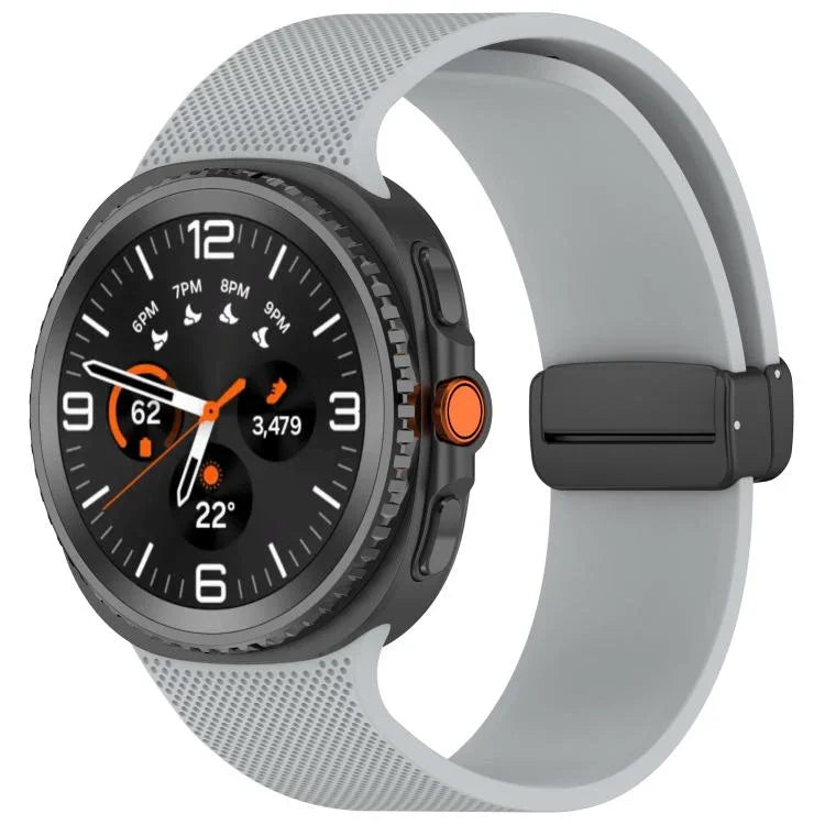 สายรัดนาฬิกาซิลิโคนหัวเข็มขัดแม่เหล็กลายสก็อตเล็ก สำหรับ Samsung Galaxy Watch8 / Watch8 Classic