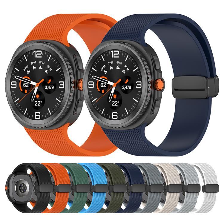 สายรัดนาฬิกาซิลิโคนหัวเข็มขัดแม่เหล็กลายสก็อตเล็ก สำหรับ Samsung Galaxy Watch8 / Watch8 Classic