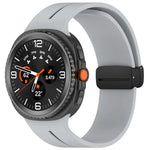 สายรัดนาฬิกาซิลิโคนหัวเข็มขัดแม่เหล็กพับได้ สำหรับ Samsung Galaxy Watch8 / Watch8 Classic