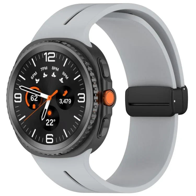 สายรัดนาฬิกาซิลิโคนหัวเข็มขัดแม่เหล็กพับได้ สำหรับ Samsung Galaxy Watch8 / Watch8 Classic