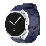 สายซิลิโคนสีพื้นลายลูกฟุตบอล สำหรับ Samsung Galaxy Watch8 / Watch8 Classic