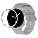 สายรัดนาฬิกาซิลิโคนขอบเพชรพร้อมหัวเข็มขัดสีเย็บลายคลื่น สำหรับ Samsung Galaxy Watch8 44 มม. และ 40 มม.