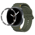 สายรัดนาฬิกาซิลิโคนขอบเพชรพร้อมหัวเข็มขัดสีเย็บลายคลื่น สำหรับ Samsung Galaxy Watch8 44 มม. และ 40 มม.