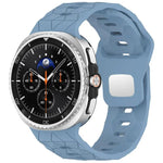 สายรัดนาฬิกาซิลิโคนหัวเข็มขัดเหล็กกลับด้านลายฟุตบอล สำหรับ Samsung Galaxy Watch8 / Watch8 Classic