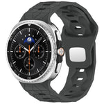 สายรัดนาฬิกาซิลิโคนหัวเข็มขัดเหล็กกลับด้านลายฟุตบอล สำหรับ Samsung Galaxy Watch8 / Watch8 Classic
