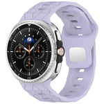 สายรัดนาฬิกาซิลิโคนหัวเข็มขัดเหล็กกลับด้านลายฟุตบอล สำหรับ Samsung Galaxy Watch8 / Watch8 Classic
