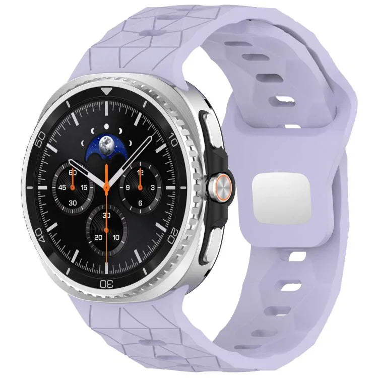 สายรัดนาฬิกาซิลิโคนหัวเข็มขัดเหล็กกลับด้านลายฟุตบอล สำหรับ Samsung Galaxy Watch8 / Watch8 Classic