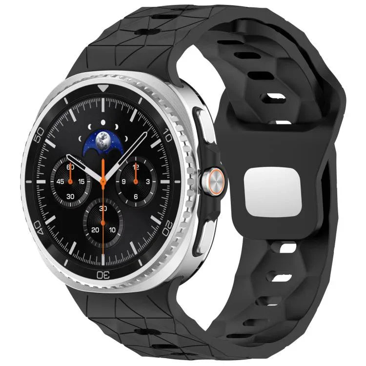 สายรัดนาฬิกาซิลิโคนหัวเข็มขัดเหล็กกลับด้านลายฟุตบอล สำหรับ Samsung Galaxy Watch8 / Watch8 Classic
