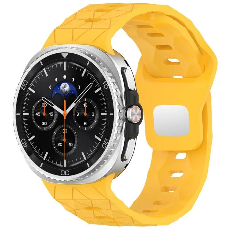 สายรัดนาฬิกาซิลิโคนหัวเข็มขัดเหล็กกลับด้านลายฟุตบอล สำหรับ Samsung Galaxy Watch8 / Watch8 Classic