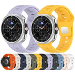 สายรัดนาฬิกาซิลิโคนหัวเข็มขัดเหล็กกลับด้านลายฟุตบอล สำหรับ Samsung Galaxy Watch8 / Watch8 Classic