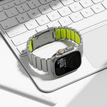 สายรัดนาฬิกาซิลิโคนโลหะไทเทเนียมสองสีพร้อมหัวเข็มขัดเต่า สำหรับ Apple Watch ขนาด 46 มม. / 49 มม. / 45 มม. / 44 มม.
