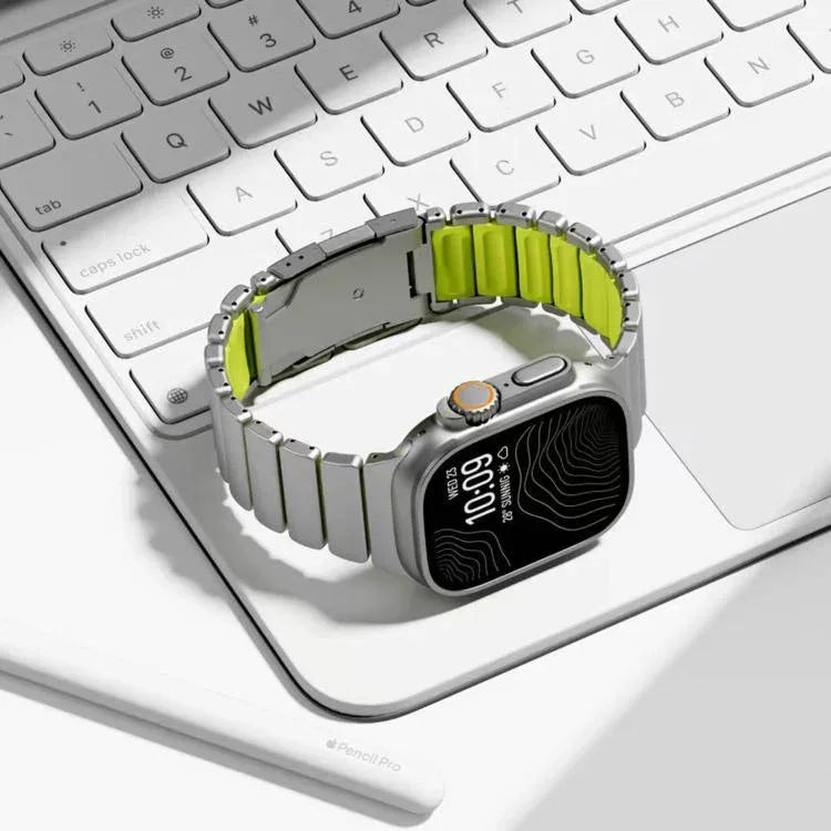 สายรัดนาฬิกาซิลิโคนโลหะไทเทเนียมสองสีพร้อมหัวเข็มขัดเต่า สำหรับ Apple Watch ขนาด 46 มม. / 49 มม. / 45 มม. / 44 มม.