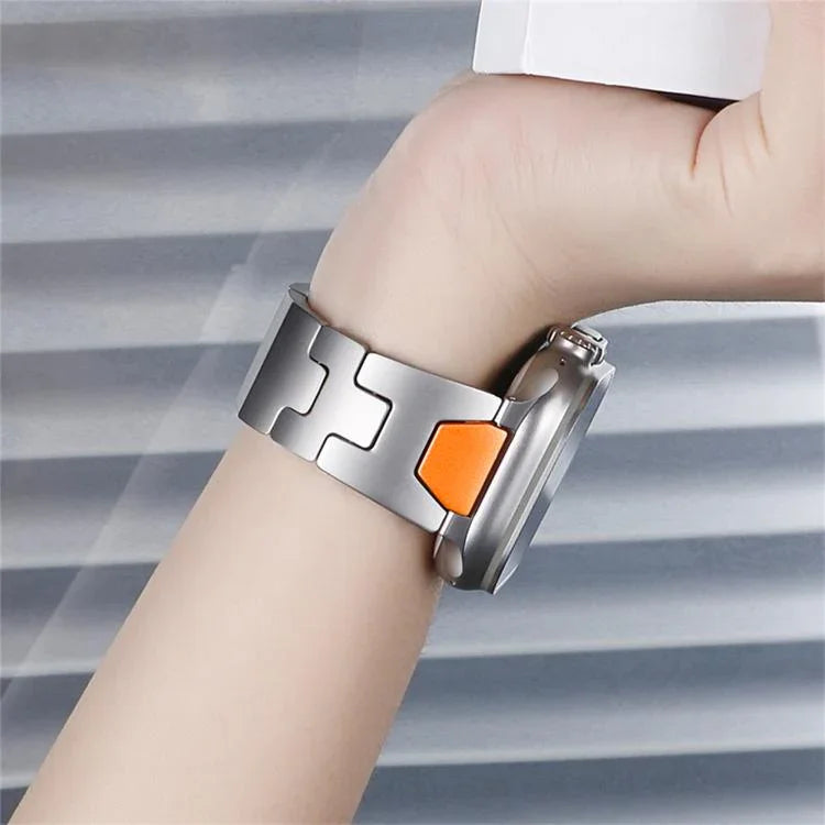 สายรัดนาฬิกาสแตนเลสสตีลหัวเข็มขัดผีเสื้อแบบปลดเร็วรูปตัว H สำหรับ Apple Watch 44 มม. / 45 มม. / 46 มม. / 49 มม., สำหรับ Apple Watch 42 มม. / 41 มม. / 40 มม. / 38 มม.
