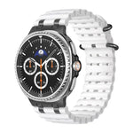 สายซิลิโคนหัวเข็มขัดวงแหวนสีดำรูระบายอากาศแบบมหาสมุทร สำหรับ Samsung Galaxy Watch8 / Watch8 Classic