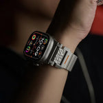 สายรัดนาฬิกาโลหะผสมไทเทเนียมหัวเข็มขัดผีเสื้อลายค้อนเม็ดเดียว สำหรับ Apple Watch 46mm / 49mm / 45mm / 44mm