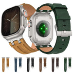 สายรัดนาฬิกาหนังวีแกนลายม้าบ้า พร้อมหัวเข็มขัดสแตนเลสสีเงิน สำหรับ Apple Watch 46mm / 49mm / 45mm / 44mm