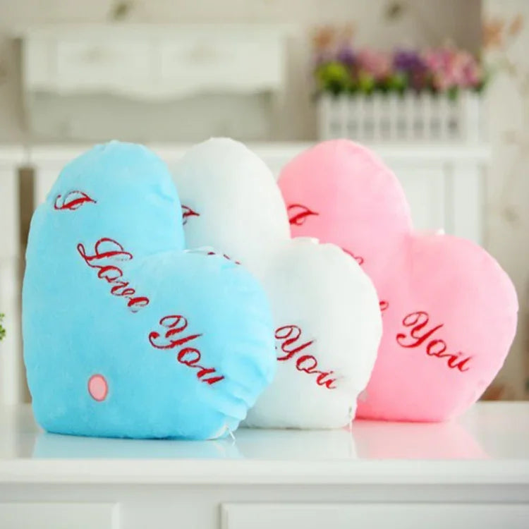 หมอนตุ๊กตารูปหัวใจลายตัวอักษรภาษาอังกฤษเรืองแสง