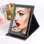 กระจกเครื่องสำอางหนังทรงสี่เหลี่ยมลายจระเข้ แบบตั้งได้ สีดำ L 18x25.5x1.6CM, สีดำ M 15x20.5x1.6CM, สีดำ S 12x17.5x1.6CM, สีน้ำตาล L 18x25.5x1.6CM, สีน้ำตาล M 15x20.5x1.6CM, สีน้ำตาล S 12x17.5x1.6CM, สีแดง L 18x25.5x1.6CM, สีแดง M 15x20.5x1....