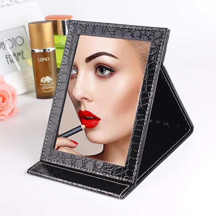 กระจกเครื่องสำอางหนังทรงสี่เหลี่ยมลายจระเข้ แบบตั้งได้ สีดำ L 18x25.5x1.6CM, สีดำ M 15x20.5x1.6CM, สีดำ S 12x17.5x1.6CM, สีน้ำตาล L 18x25.5x1.6CM, สีน้ำตาล M 15x20.5x1.6CM, สีน้ำตาล S 12x17.5x1.6CM, สีแดง L 18x25.5x1.6CM, สีแดง M 15x20.5x1....