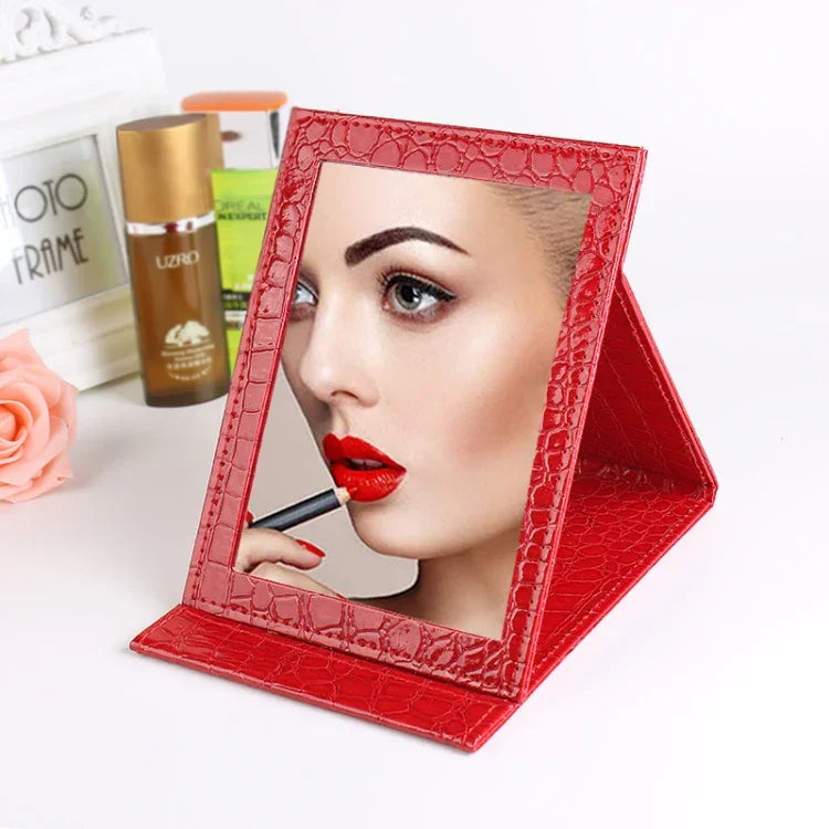 กระจกเครื่องสำอางหนังทรงสี่เหลี่ยมลายจระเข้ แบบตั้งได้ สีดำ L 18x25.5x1.6CM, สีดำ M 15x20.5x1.6CM, สีดำ S 12x17.5x1.6CM, สีน้ำตาล L 18x25.5x1.6CM, สีน้ำตาล M 15x20.5x1.6CM, สีน้ำตาล S 12x17.5x1.6CM, สีแดง L 18x25.5x1.6CM, สีแดง M 15x20.5x1....