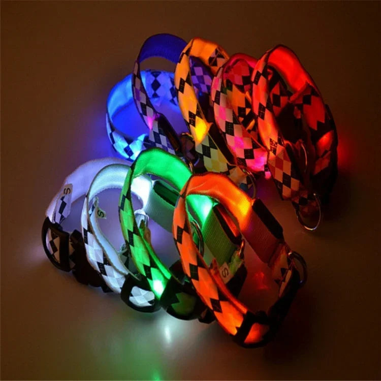 ปลอกคอสุนัขลายสก็อต พร้อมไฟ LED ชาร์จได้ สำหรับสุนัขขนาดเล็กถึงกลาง ขนาด: L, XL