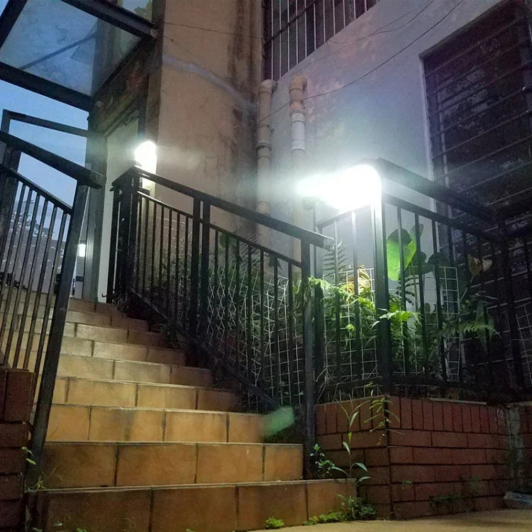 ไฟภูมิทัศน์พลังงานแสงอาทิตย์ 2.5W 50 LEDs สำหรับลานบ้าน กลางแจ้ง พร้อมควบคุมและเซนเซอร์เรดาร์ โคมไฟติดผนัง