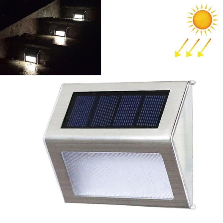 ไฟติดผนังบันไดสแตนเลสพลังงานแสงอาทิตย์ 3 LED สำหรับสวนรั้วภายนอก 3 LED / 2 ชิ้น