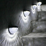 ไฟติดผนังพลังงานแสงอาทิตย์ LED 2 ชิ้น รูปครึ่งวงกลมสำหรับรั้วสวนสนามหญ้า