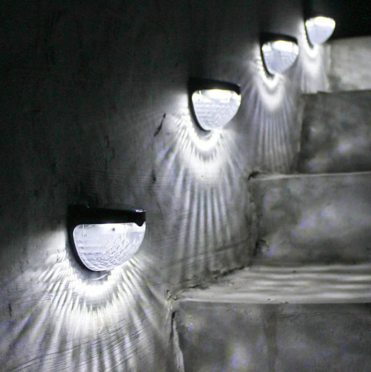 ไฟติดผนังพลังงานแสงอาทิตย์ LED 2 ชิ้น รูปครึ่งวงกลมสำหรับรั้วสวนสนามหญ้า
