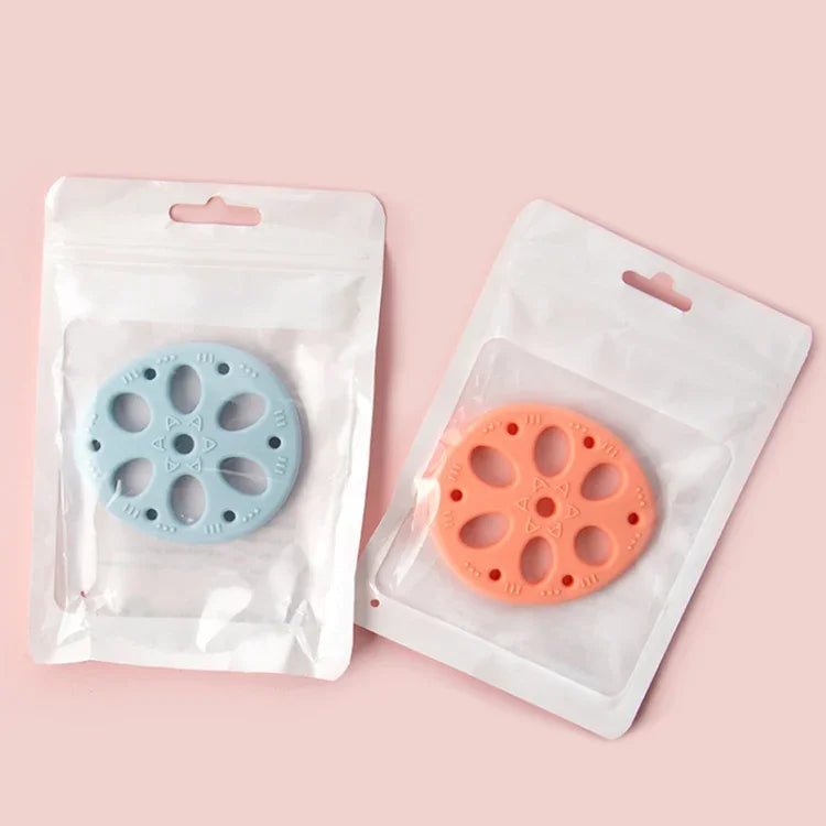 M010093 ของเล่นกัดฟันซิลิโคนรูปแผ่นรากบัวสำหรับเด็ก สีเบจพร้อมสายคล้อง สีชมพู เหลือง น้ำเงิน เบจ ชมพูพร้อมสายคล้อง เหลืองพร้อมสายคล้อง น้ำเงินพร้อมสายคล้อง เบจพร้อมสายคล้อง