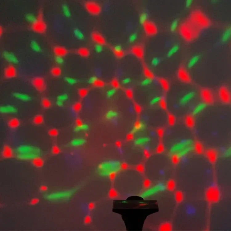 โคมไฟโปรเจคเตอร์หมุนพลังงานแสงอาทิตย์สีสันสดใสสำหรับสนามหญ้าสวน หมุน RGB อัปเกรด