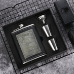 ชุดกระติกน้ำสแตนเลสแบบพกพาพร้อมกรวยแก้วไวน์ สไตล์: ขนาด 8OZ New Jack แพทช์แกนกลาง, ขนาด 8OZ Old Jack แพทช์แกนกลาง, ขนาด 8OZ Old Man แพทช์แกนกลาง, ขนาด 8OZ ลายดอกไม้สีเหลืองแกนกลาง, ขนาด 7OZ Jack หนังสีดำสีเทา, ขนาด 7OZ Jack หนังสีเหลือง Old Man สีเทา